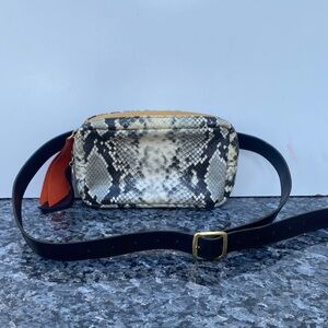 Clare v Snakeskin Le Belt Bag Phyton